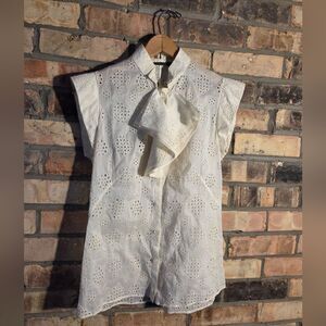 Alexander McQueen 2010 Eyelet Sleeveless White Cotton Avant Garde Ruffle Blouse